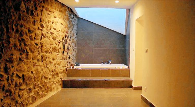 Nice vacation home with jacuzzi | Pets are welcome — photo 2