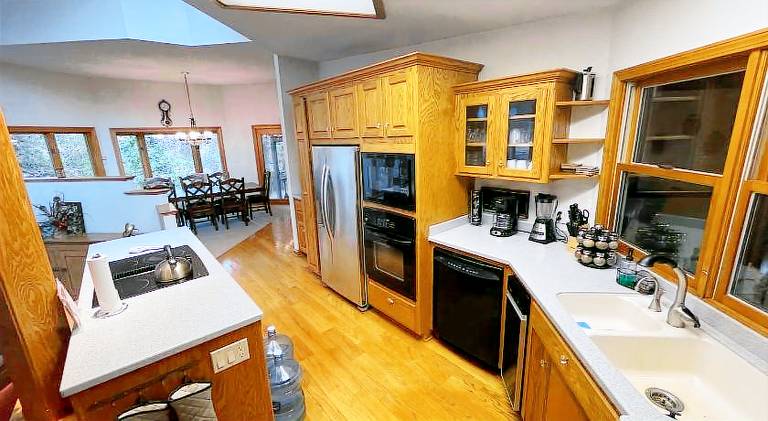 Charming vacation home with hot tub | Pets allowed — photo 2