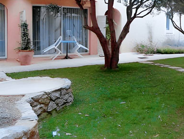 Serviced apartment with patio, pool & garden | Pets allowed in Leucate