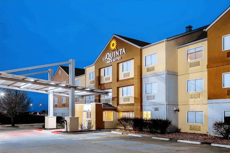 La Quinta Inn & Suites by Wyndham Emporia — photo 3
