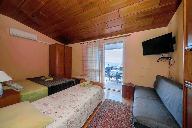 Studio flat with balcony and sea view Makarska (AS-25161-c) in Tucepi