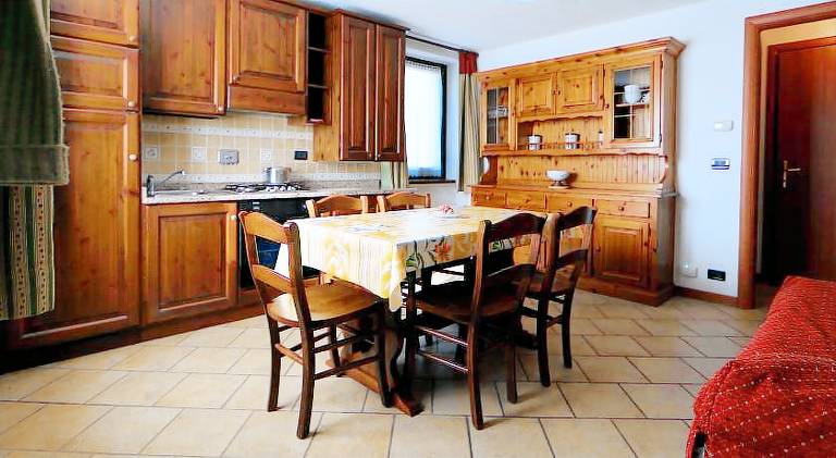 Rental apartment with patio, yard & barbeque — photo 4