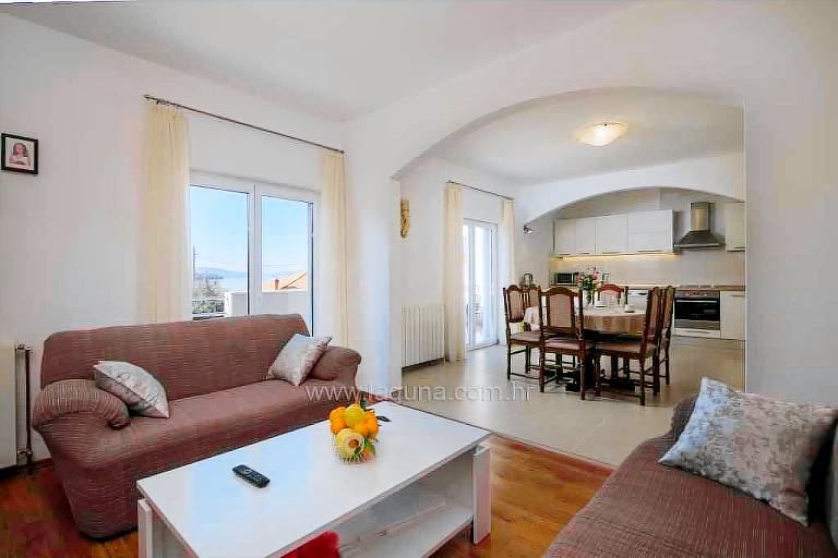 Holiday apartment spacious apartment with beautiful views — photo 5