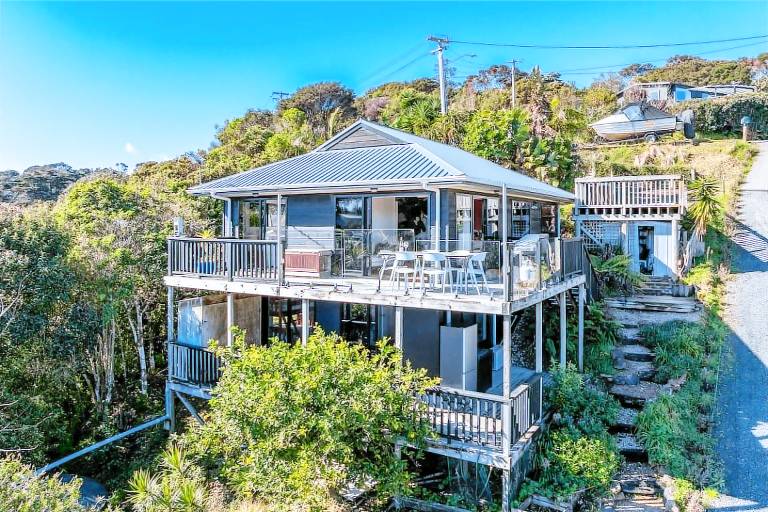 House | Close to the beach | Pet-friendly in Auckland