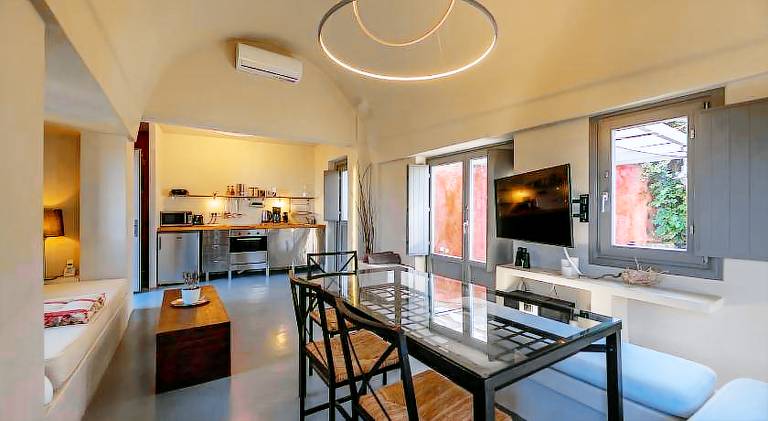 Family-oriented villa with pool, terrace & yard | Pet-friendly — photo 4