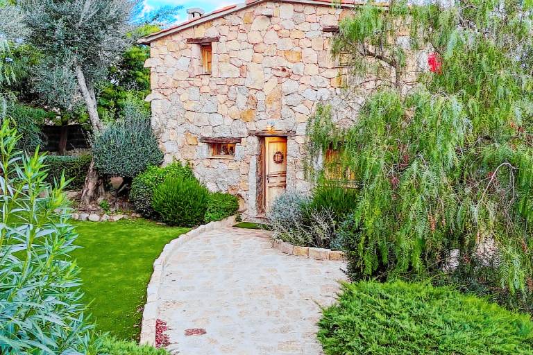 Family-oriented wonderful villa with yard, BBQ & private pool | Mountain view | Pets are welcome — photo 3