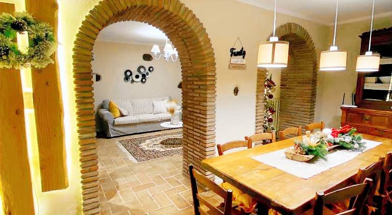 Vacation home with yard, BBQ & pool | Dogs allowed — photo 3