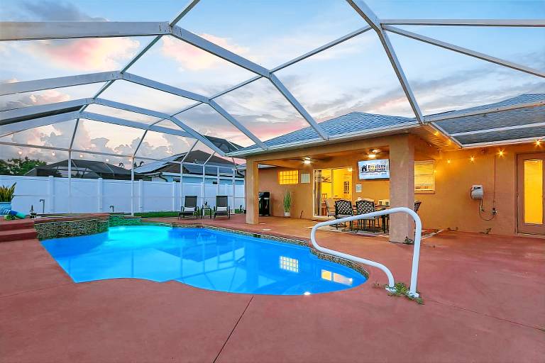 Vacation home with grill, private pool & jacuzzi in Cape Coral, FL
