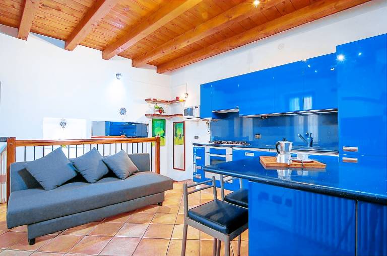 Cozy flat next to the Teatro Romano — photo 2