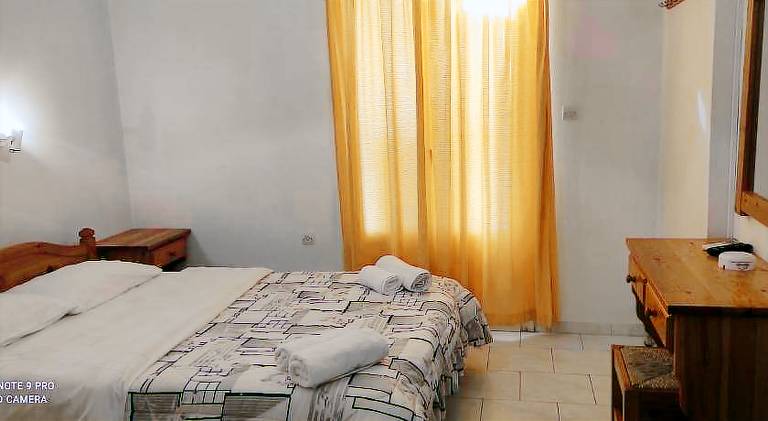 Serviced apartment with garden & patio — photo 4