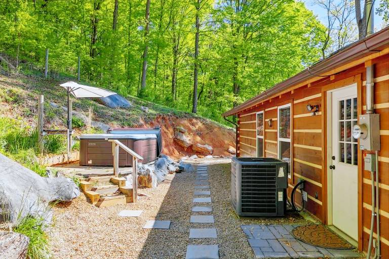 Cabin with hot tub, grill & terrace | Mountain view — photo 5