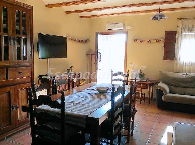 Cottage with barbeque & patio | Mountain view — photo 3