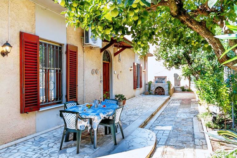 Fully equipped ample vacation home with yard, fast internet & patio | Sea view | Pets are welcome — photo 5