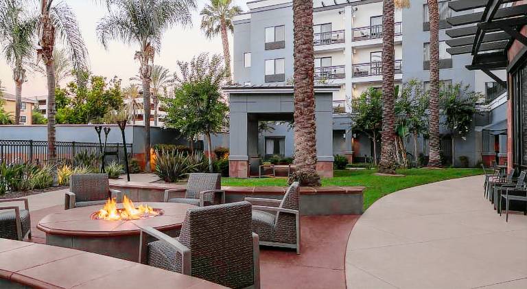 Courtyard by Marriott Los Angeles Burbank Airport — photo 4