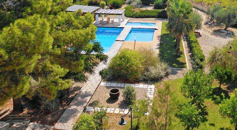 Rental apartment with patio, private pool & yard — photo 2