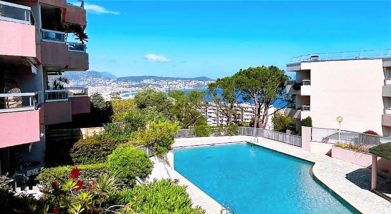 Apartment with patio & private pool | Close to Promenade des Anglais in Thiers
