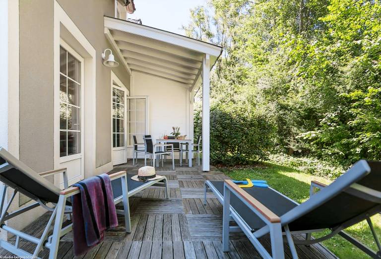 Cottage with barbecue & yard | Lake view — photo 2