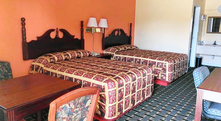 Deluxe Inn — photo 2