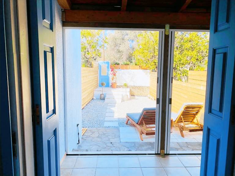 Vacation home with yard & patio — photo 4