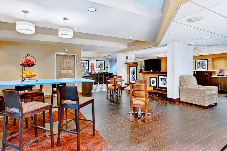 Hampton Inn Milwaukee-Northwest — photo 3