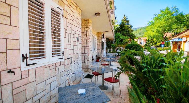 Holiday apartment with patio & yard | Perfect for remote work — photo 2