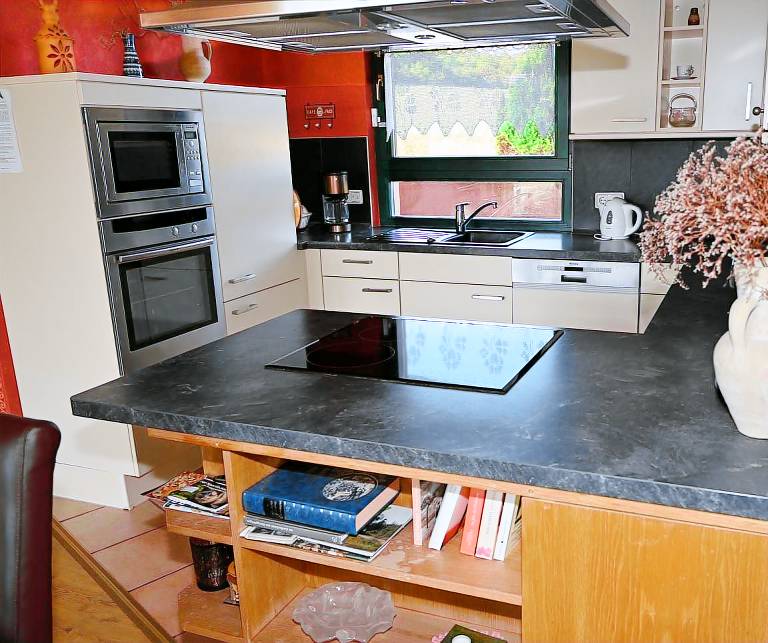 Family-oriented lovely house with terrace, BBQ & pool | Pets are welcome — photo 5