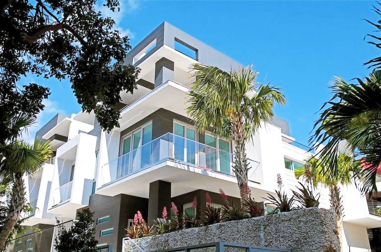 Hus  Coconut Grove
