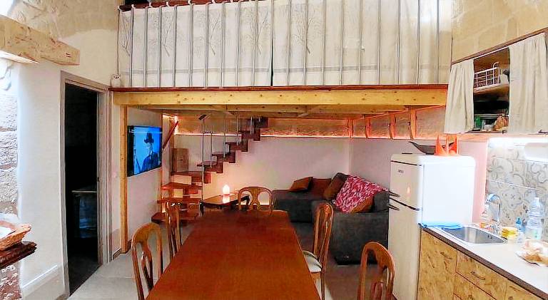 House with 1 room for 4 persons in Conversano