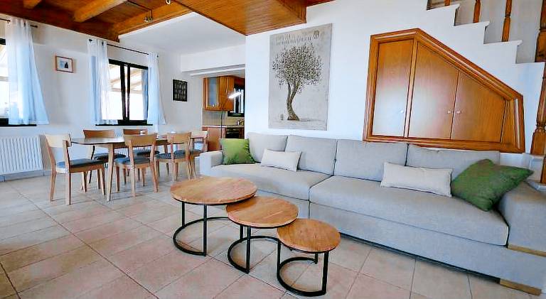 Villa with patio, yard & private pool — photo 3
