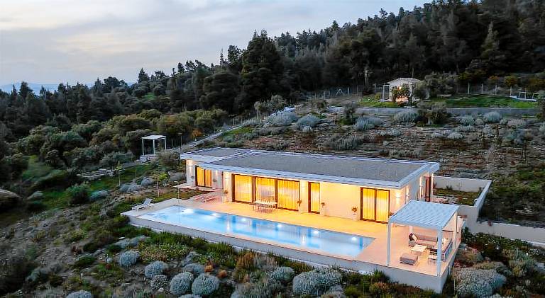 Olive Grove Suites - Villas with private pool and garden in Sithonia