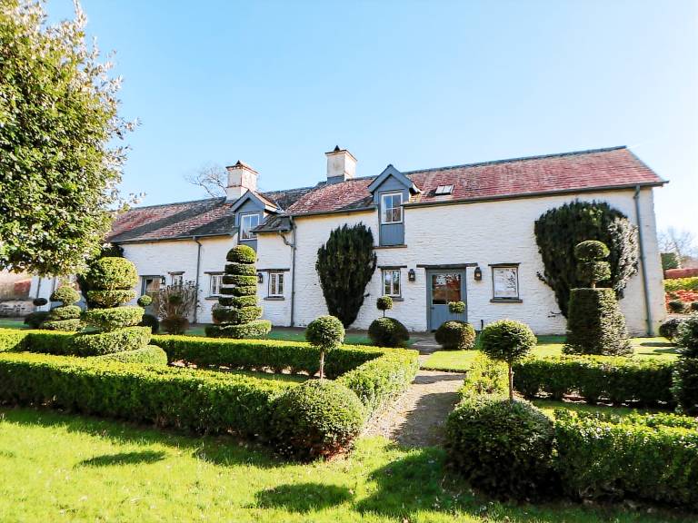 Children-friendly cottage with yard | Dogs allowed in Carmarthen