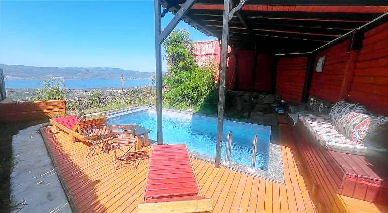 House with pool — photo 3