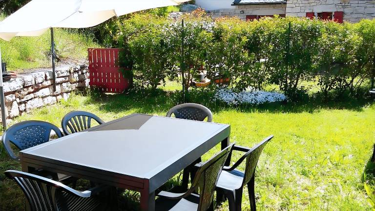 House with barbeque, yard & terrace | Garden view — photo 3