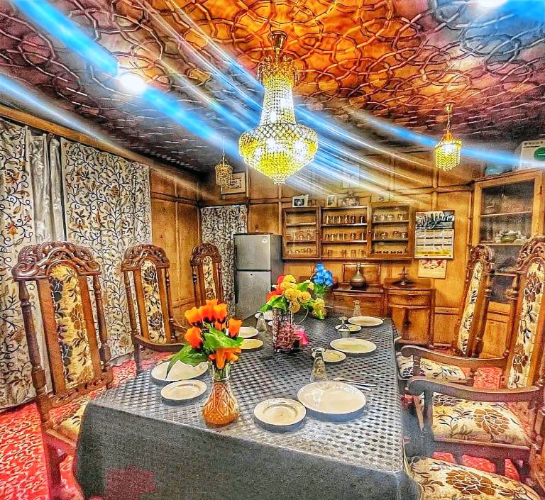 Floating Luxury Group Of Houseboats — photo 3