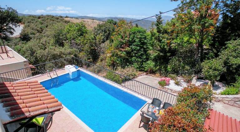 Villa with garden, patio & BBQ in Platanias