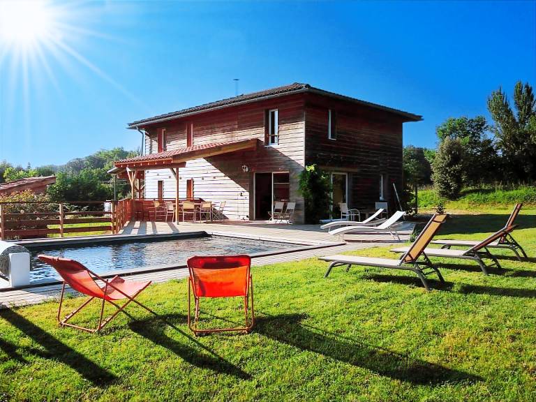 Gite with private pool, patio & yard in Castres