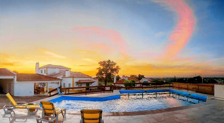 House with pool, barbeque & yard | Pet-friendly in Setubal
