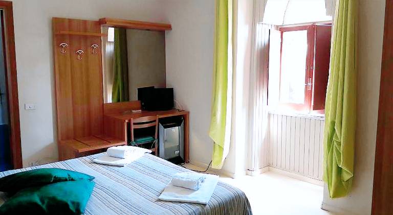 Serviced apartment with pool, patio & yard — photo 2