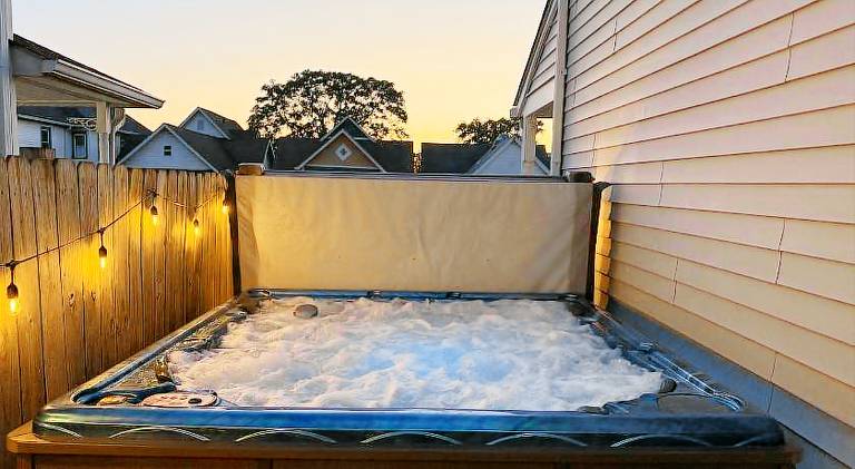 Vacation home with jacuzzi — photo 5