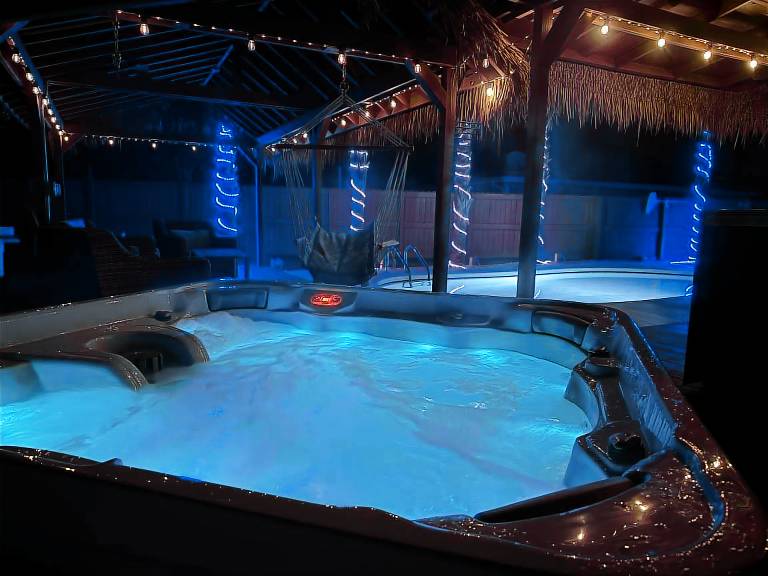 Beach house with Heated Pool, Hot Tub, Fire Pit, GAM RM, Mini&Disc Golf, 100" T. V — photo 3