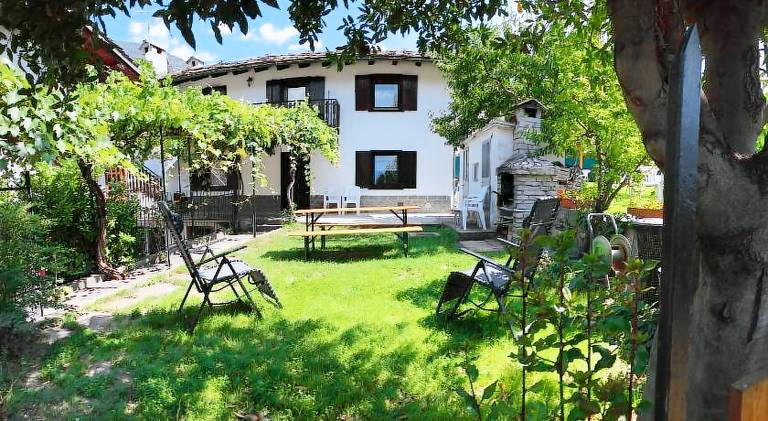 House with barbecue, terrace & garden | Pet-friendly in Jovencan