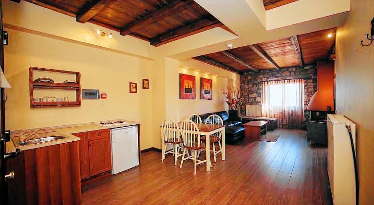 Apartment with patio | Pets allowed — photo 5