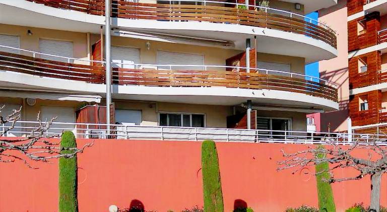 Apartment with patio & private pool — photo 5