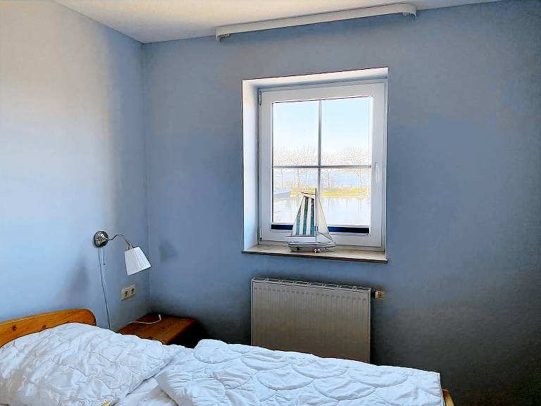 Ferienwohnung im 1.OG,  Komfortable Unterkunft mit Hafenblick in Bestlage — photo 3