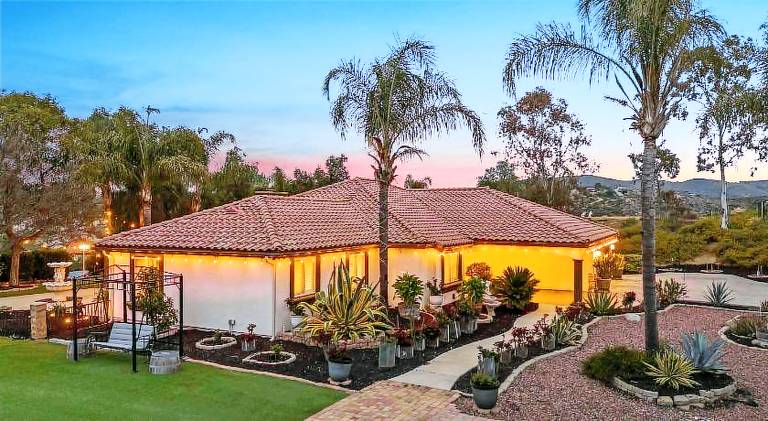 House with jacuzzi & pool | Pets are welcome — photo 4