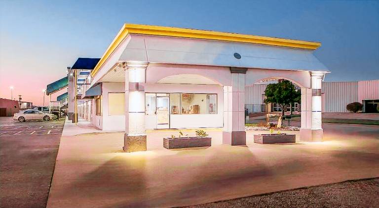 Days Inn by Wyndham Salina South — photo 2
