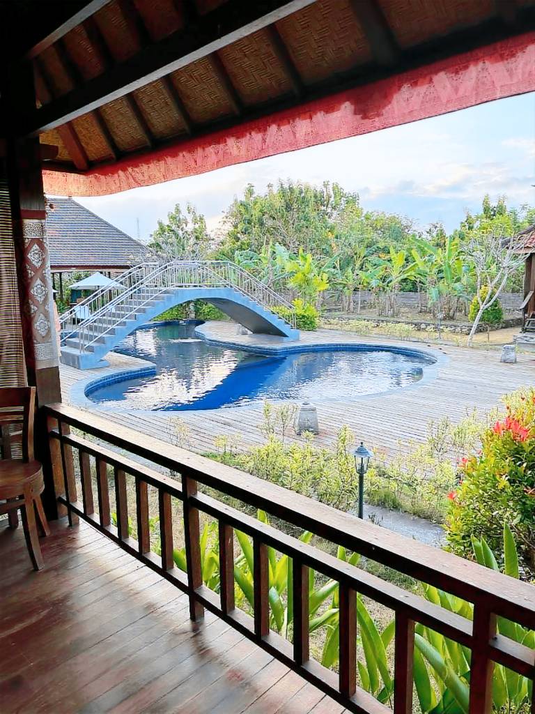 Bungalow with pool, terrace & garden — photo 4