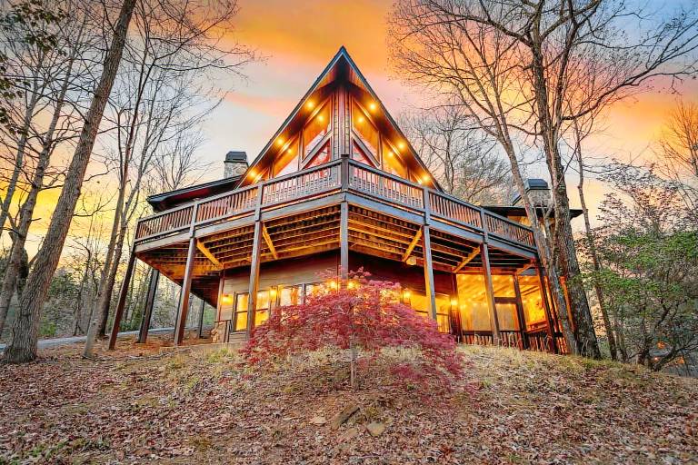 Cabin with terrace, hot tub & BBQ | Mountain view — photo 2