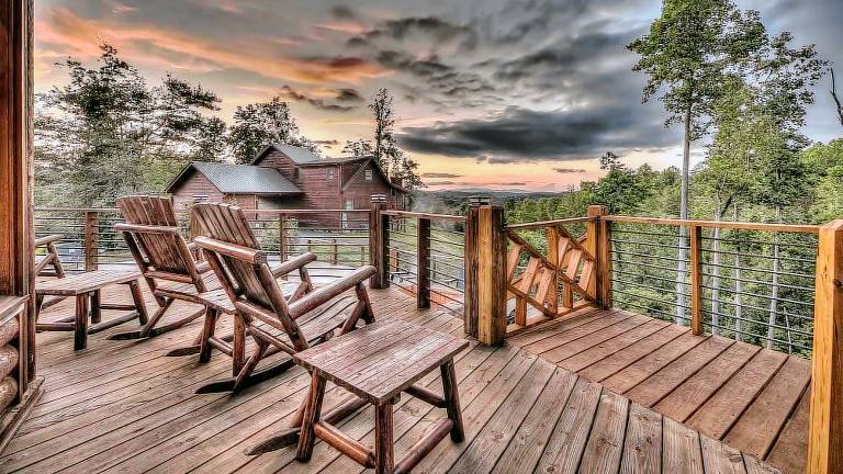 Log-Off Lodge - Pet Friendly Outdoor Fireplace Hot Tub — photo 3