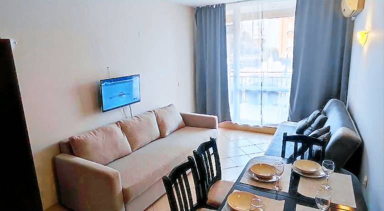 Apartment with pool — photo 2